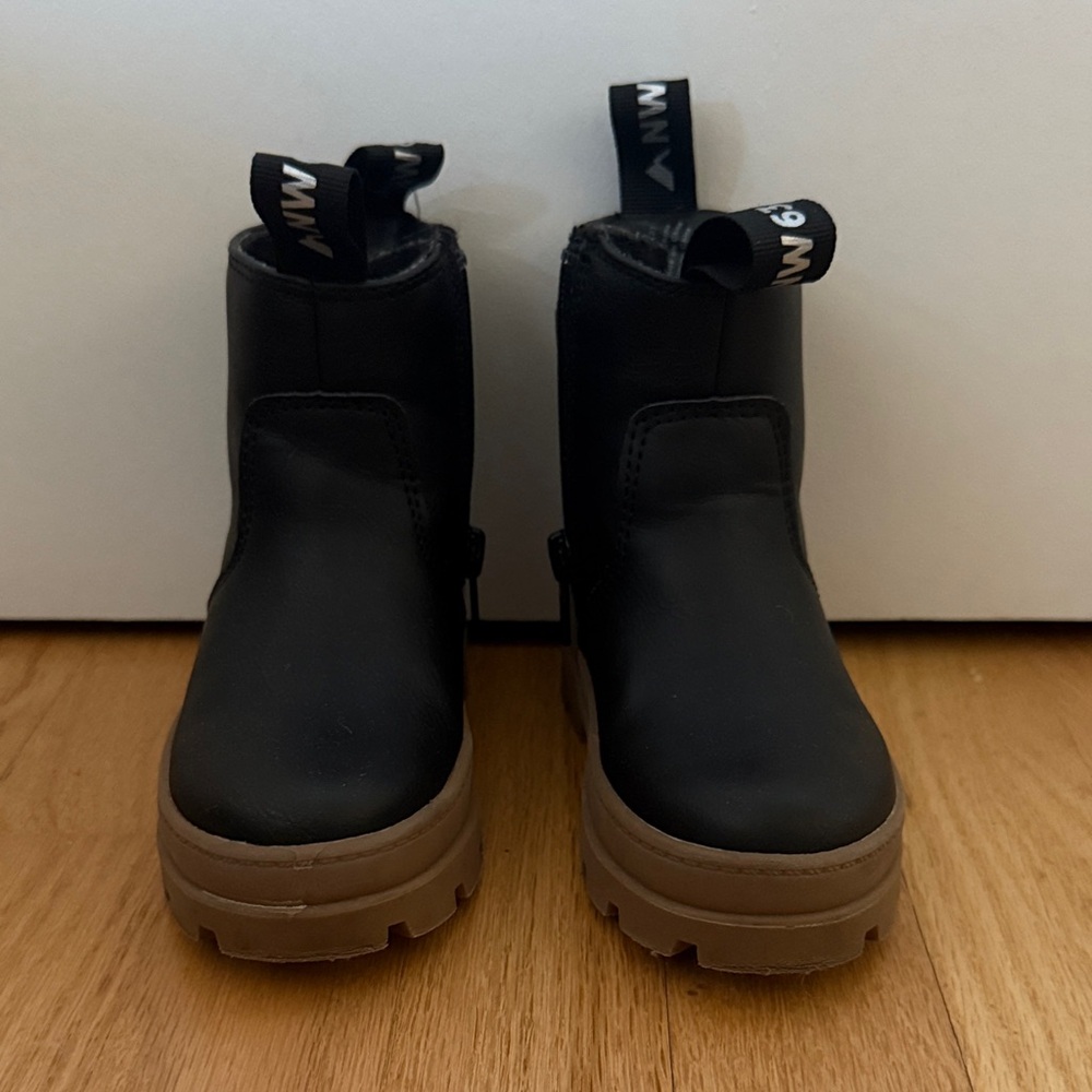 Fleeced lined black boots